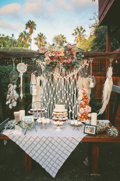 Boho wedding dessert display idea - wooden table with macarmé backdrop, lush flowers, dream catchers and assorted desserts {Chris Wojdak Photography} Bohemian Backyard Wedding, Dessert Display Wedding, Bohemian Backyard, Idee Babyshower, Interior Boho, Bohemian Baby Shower, Bohemian Baby, Boho Styl, Boho Bridal Shower