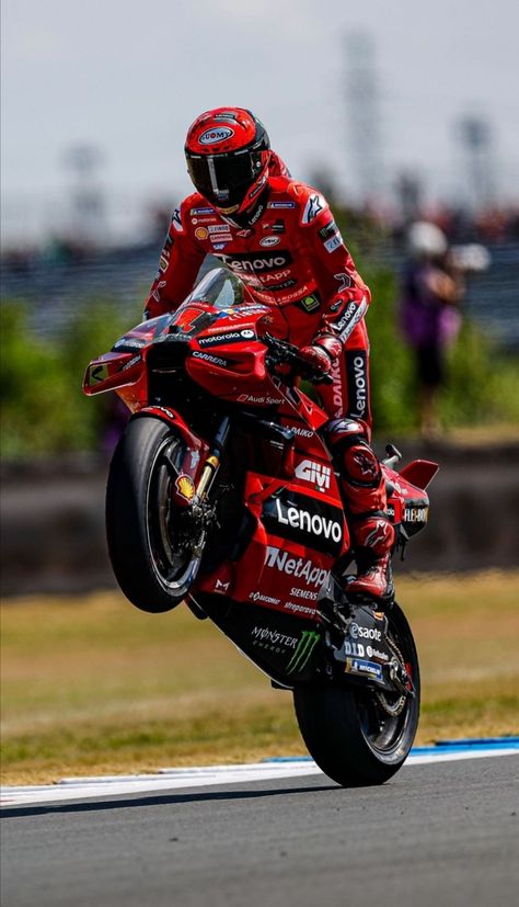 Moto Wallpapers, Motogp Rossi, Xe Ducati, Ducati Motogp, Image Moto, Bike Aesthetic, Motorcycle Racers, Motorcycle Aesthetic, Biker Love