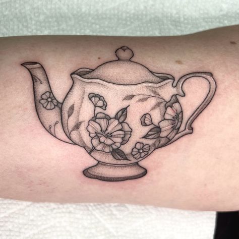 Nanas Tattoo, Tea Kettle Tattoo, Kettle Tattoo, Teapot And Teacup Tattoo, Japanese Teapot Tattoo, Teapot And Teacup Matching Tattoo, Teapot Tattoo Vintage, Tea Pot Tattoo, Teapot Traditional Tattoo