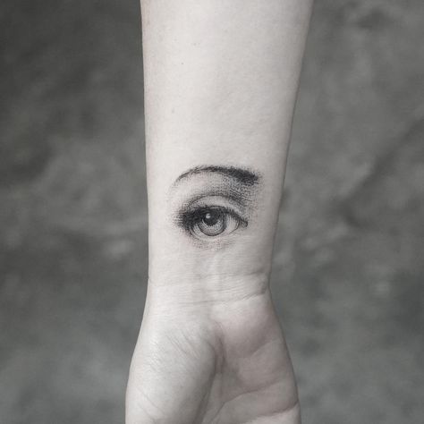 Mr. K And His Exquisite Fine Line Tattoos - TattooMagz Eye Tattoo Ideas, Korean Tattoo Artist, Korean Tattoos, Tattoo Zeichnungen, Geniale Tattoos, Detailed Tattoo, Name Tattoo Designs, Custom Tattoo Design, Eye Tattoo