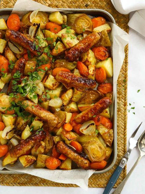 Vegetable Tray Bake Recipe, Pork Tray Bake, Sticky Sausage Tray Bake, One Tray Dinners Sheet Pan, Tray Meals, Easy Tray Bakes Dinner, Vegetable Tray Bake Ideas, One Tray Bake, Veg Tray Bake