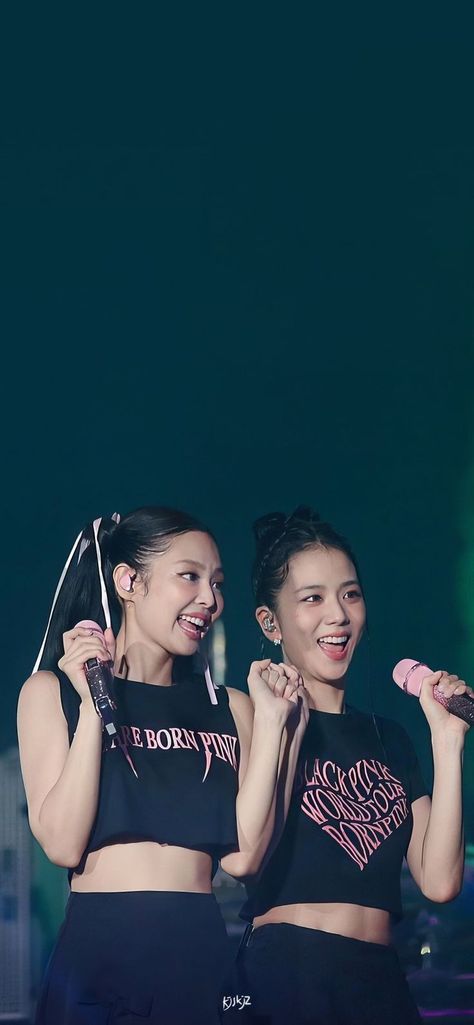 Jisoo And Jennie Wallpaper, Blackpink Foto, Korean K Pop, Pop Bands, Black Pink Songs, Blackpink Photos, Girl Bands, Black Pink Kpop, My Favorite Music