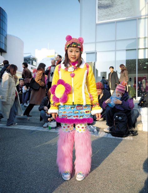 Fashion Outfits Japanese, 90s Fashion Japan, 90 Vibes Aesthetic, 90 Fashion Outfits, Harajuku Fashion Street 90s, Vintage Shoes Outfit, 90s Japanese Street Fashion, 90 Aesthetic, Kawaii Street Fashion