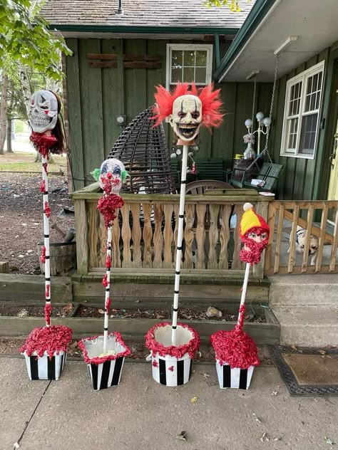 Clown Halloween Decorations, Clowns Halloween Decorations, Halloween Carnevil, Scary Carnival, Clowns Halloween, Diy Halloween Dekoration, Haunted Carnival, Fun Diy Halloween Decorations, Unique Halloween Decorations