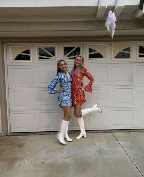 Gogo Girls Halloween Costume, 70s Girl Costume, Gogo Girl Costume, Iconic Duo Costumes Best Friends, Disco Halloween Costumes, Disco Girl Costume, 60s Halloween Costume, 70s Halloween Costumes, Go Go Girl Costume