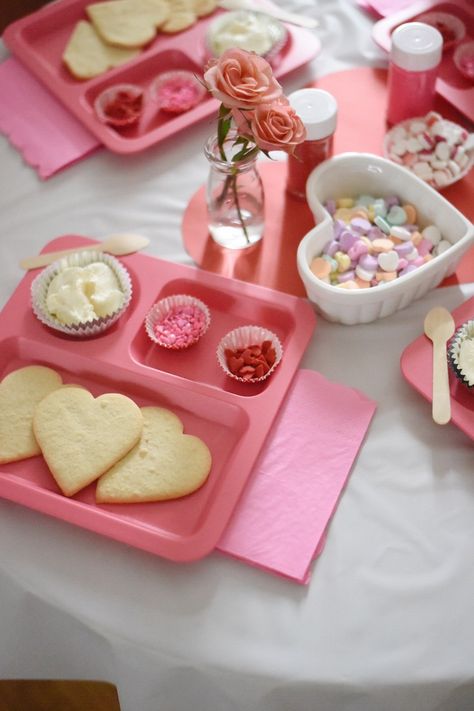 Toddler Valentine's Day Cookie Decorating Party - The Mama Notes Toddler Valentines Snacks, Valentine Daycare Treats, Valentine's Day Food For Kids, Valentine Kids Treats, Valentine Kids Snacks, Valentine Snacks For Kids To Make, Valentine Theme Food, Valentine's Day Kids, Valentine's Birthday Party