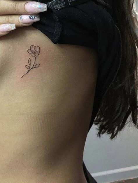 Tattoo Ideas Female Hip Bone, Hip Pelvis Tattoo, Small Tattoo Side Ribs, Tattoo Sur Les Cotes, Flower Tattoo Under Breast, Dainty Hip Tattoos Women, Small Peony Tattoo, Tattoo Buttcheek, Lower Hip Tattoos