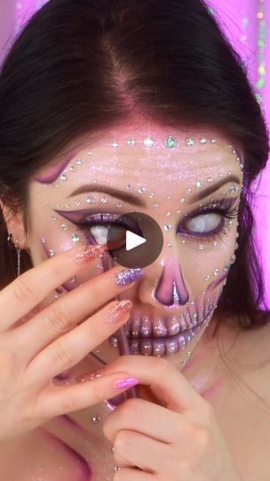 Duochrome Eyeliner, Eyeliner Halloween, Glitter Pills, Glam Skull, Multichrome Eyeshadow, Skeleton Face, Face Gems, Halloween Makeup Tutorial, Happy October