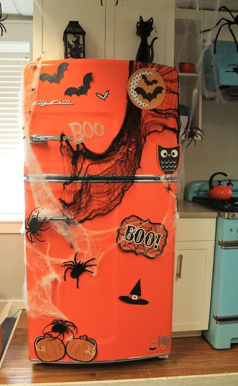 What do you think of our spooooky pumpkin orange Halloween fridge? Click for more scary kitchen ideas #BigChill Creative Halloween Decorations, Terrifying Halloween, Halloween Decorations To Make, Dekorasi Halloween, Halloween Cake Decorating, Halloween Kitchen Decor, Easy Diy Halloween Decorations, Hallowen Ideas, Casa Halloween