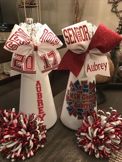 Mini cheer megaphone Decorations Cheer Megaphone Gift Ideas, Cheer Booth Ideas, Cheer Banquet Table Decorations, Cheer Megaphone Designs Ideas Diy, Diy Cheer Megaphone, Megaphone Centerpiece Ideas, Decorated Megaphone Cheer, Mega Phone Cheerleading Ideas, Cheer Table Decorations