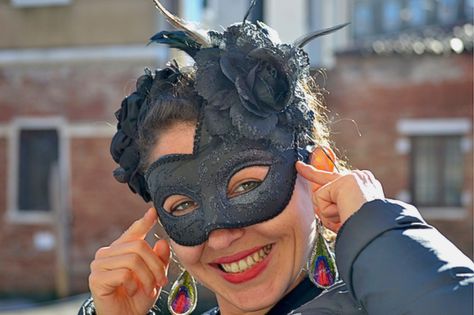 Karneval in Venedig: Die schönsten Bilder Face Paint, Carnival Face Paint, Eye Mask, Sleep Eye Mask, Carnival, Mask, Beauty