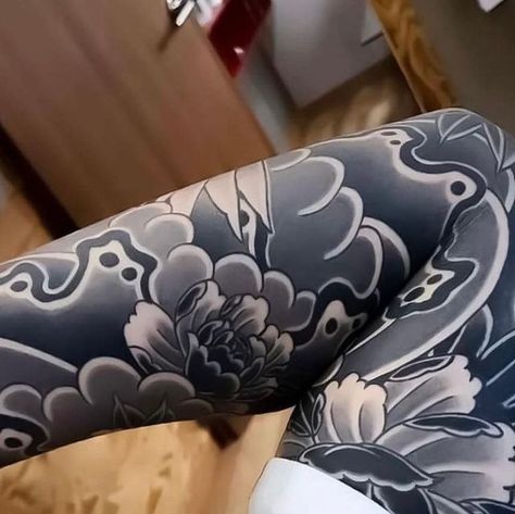 InkfromAsia on Instagram: "Beautiful Traditional Japanese Styled Sleeve Tattoo by the amazing @zin.tattoo   For more tattoos originating from Asia, be sure to leave us a follow!  - - - -  #tattoo #tattoos #tattooer #tattooartists #tattoolover #tattoosleeve #sleevetattoo #japanesesleeve #japanesetattoo #irezumi #wavetattoo #blackinktattoo #sleevetattoos #armtattoo #asiantattoo #inklover" Traditional Japanese Back Tattoo Women, Waves Sleeve Tattoo, Japanese Arm Sleeve Tattoo, Japanese Sleeve Tattoos Black And Grey, Japanese Filler Tattoos, Japanese Blackwork Tattoo, Orientalism Art Tattoo, Japanese Leg Sleeve, Japanese Sleeve Tattoo