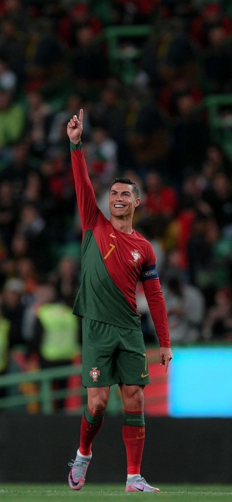 Cristiano Ronaldo 🤍🔥 Ronaldo Siuu, Cristiano Ronaldo Training, Ronaldo Madrid, Champion Quotes, Cr7 Portugal, Cristiano Ronaldo Hd Wallpapers, Ronaldo Portugal, Ronaldo Skills, Cristiano Ronaldo Style