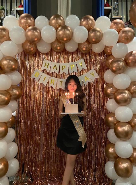 Ballon’s Arch, 18th Birthday Party Decorations At Home, 17 Birthday Decorations At Home, Photo Backdrop Birthday Party, Bday Party Photo Booth Backdrop Ideas, Ballon Arch Birthday Party, Simple Birthday Set Up, Decor Ulang Tahun, 17th Birthday Decoration Ideas