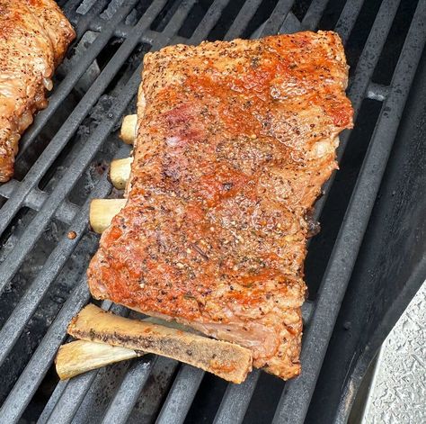 Discover the secrets to grilling perfect ribs on a gas grill this summer! Whether you're at a campsite or in your backyard, our step-by-step guide will have you BBQ'ing like a pro. From oven to grill, get those ribs tender and smoky every time. Get ready for a mouthwatering BBQ experience! #GrillMaster #SummerBBQ #RibsOnTheGrill Grilled Ribs Recipe, How To Grill Ribs, Grill Ribs, Grilled Ribs, Grilled Brats, Bbq Pork Ribs, Ribs On Grill, Summer Grilling, Bbq Pork