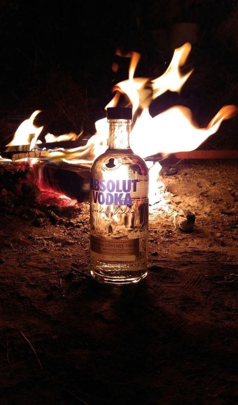 Absolut Vodka Fake Story, Sigrat Photo, Vodka Fake Story, Wine Instagram Story, Ole Smokey Moonshine, Photo Poetry, Full Black Wallpaper, Alcohol Pictures, Alcoholic Drinks Pictures