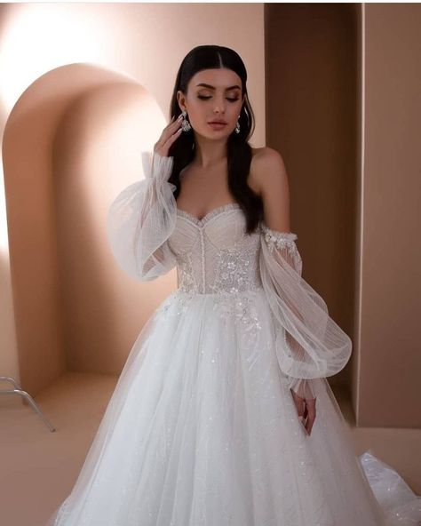 Wedding Dresses Puffy Sleeves, Dresses With Detachable Sleeves, Dresses Puffy Sleeves, Boho Classic Wedding, Wedding Dresses Puffy, Puffy Wedding Dresses, Wedding Dressses, Glittery Dress, Fairy Wedding Dress