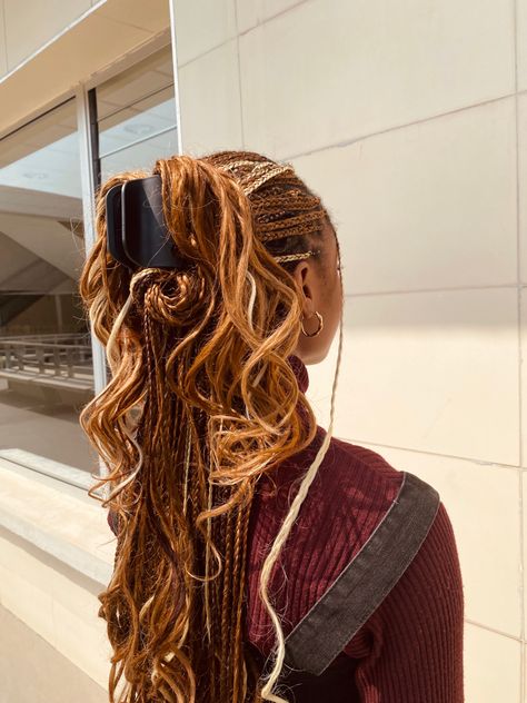 French Curls Braids Brown And Blonde, Split Braids Hairstyles, 613 Large Knotless Braids, Ginger Twist Braids Hairstyles, French Curls Braids Peekaboo, Brown And Blonde Braids With Curls, Colored French Curl Braids, Black And Blonde French Curl Braids, Peekaboo French Curl Braids