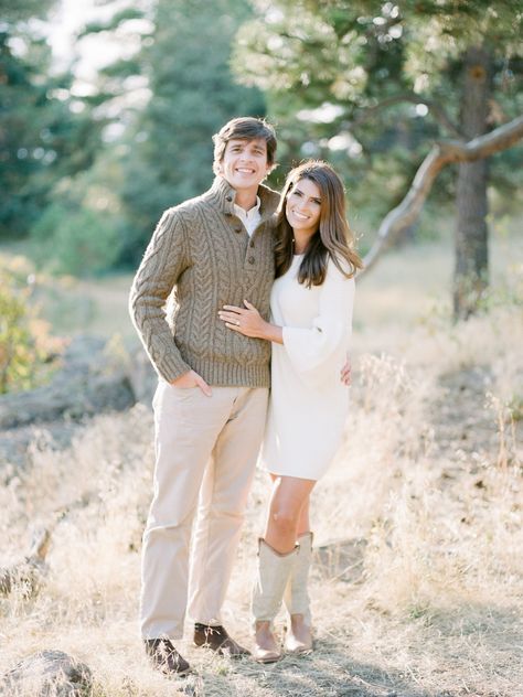 The cutest neutral outfits for this Outdoor Mountain Engagement Session by Rachel Havel Engagement Photos Sweater, Sweater Engagement Photos, Date Night Outfit Dressy, Oversized Outfits, Wedding Sweater, Engagement Picture Outfits, Dress Photography, Mountain Engagement Session, Engagement Session Outfits