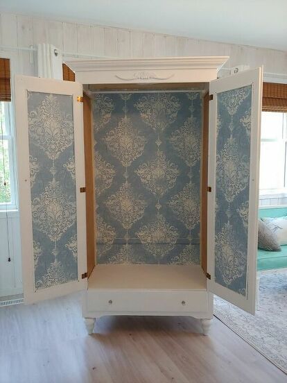 If you happen to find a boring armoire and want to update it check out this upcycle idea with an antique twist. This idea is inspirational for kids or master bedroom, by painting furniture you can decorate on a budget. #diy #armoire #makeover Wardrobe Recycle Ideas, Old Wardrobe Makeover Before After, Antique Cupboard Makeover, Upcycle Wardrobe Ideas, Wardrobe Upcycle Ideas, Wardrobe Makeover Diy, Antique Armoire Makeover, Antique Wardrobe Makeover, Cupboard Painting Ideas Diy