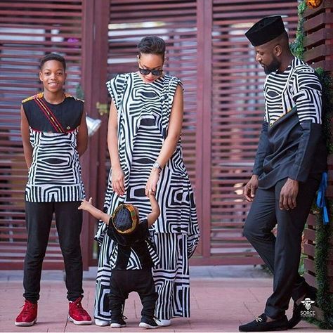 Famille Couples African Outfits, African Suit, Nigerian Fashion, African Dresses For Kids, Ghanaian Fashion, Afrikaanse Mode, Family Of Four, African Fashion Modern, African Print Dresses