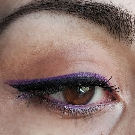 Inspo makeup facile e veloce Purple Waterline Eyeliner, Eyeliner Simple, Easy Make Up, Double Eyeliner, Purple Eyeliner, Eyeliner Black, Make Up Inspo, Black Eyeliner, Dark Purple