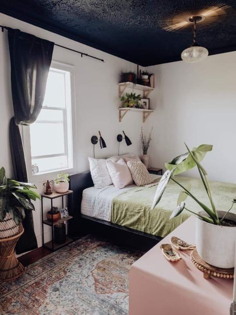 Black Bedroom Wood Ceiling, White Wall Black Furniture Bedroom, Black Furniture White Walls Bedroom, Black Ceiling White Walls Bedroom, White Walls Black Ceiling Bedroom, Bedroom With Black Ceiling, White Walls Black Ceiling, White Walls Black Furniture, Black Metal Bed Green Walls