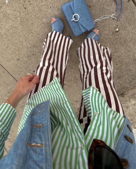 Vertical Stripes Outfit, Striped Jeans Outfit, Stripes Aesthetic, Striped Pants Outfit, Stripe Pants Outfit, Stripes Outfit, Striped Outfit, Laura Kelly, Say Less