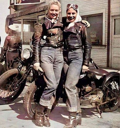 Greaser Girl, Biker Girl Outfits, Motos Vintage, Female Biker, Indian Motorcycles, Biker Gang, Biker Art, Biker Outfit, Motorcycle Types