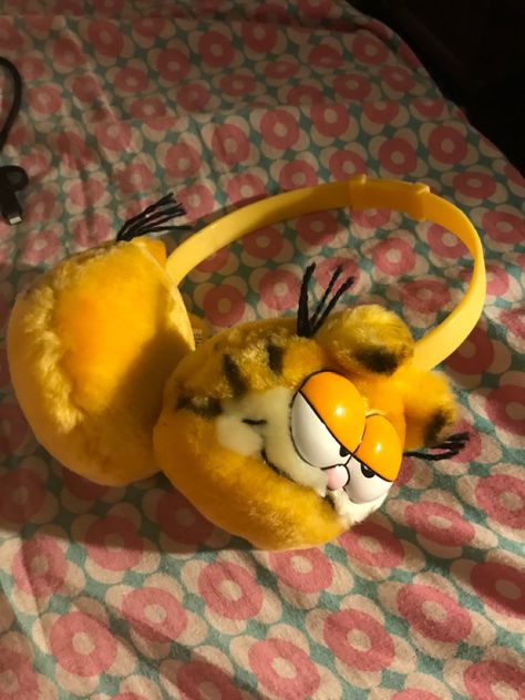 Garfield Headphones, Garfield With Headphones, Garfield Miku, Garfield Fashion, Emo Garfield, Garfield Accessories, Garfield Cosplay, Garfield Room, Garfield Clothes