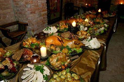 Medieval Food and Feasts - The Middle Ages Portfolio Medieval Feast, Banquet Food, Medieval Banquet, Medieval Recipes, Pirate Wedding, Medieval Party, Viking Wedding, Medieval Wedding, Themed Wedding Cakes