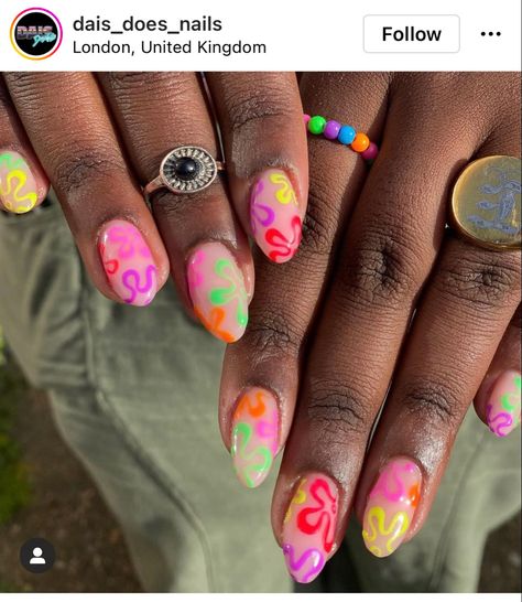 Neon Spongebob Flowers Spongebob Cloud Nails, Neon Flower Nail Designs, Spongebob Flowers Nails, Spongebob Nails Short, Spongebob Sky Nails, Neon Spongebob, Nail Ideas For April, Spongebob Nails Designs, Neon Flower Nails