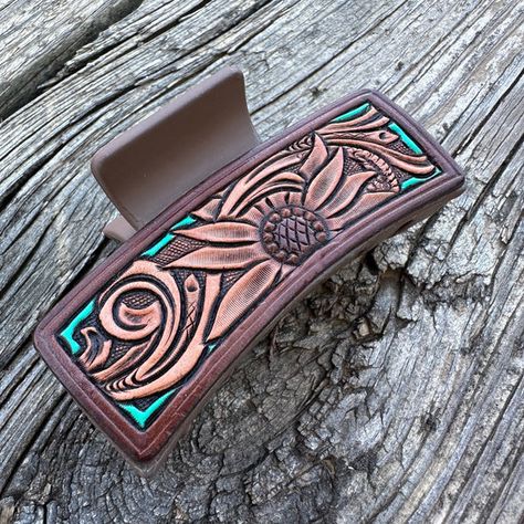 Tooled Leather Phone Case, Leather Hair Clips, Handmade Leather Work, Leather Inspiration, Leather Phone Cases, Tooled Leather Wallet, Handmade Leather Jewelry, Tooled Leather Belts, Leather Tooling Patterns