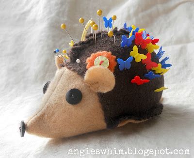 Hybrid hedgehog pin cushion, pattern at Fiona Marie's Thread Hedgehog Pin Cushion Pattern, Hedgehog Pin Cushion, Textiles Ideas, Diy Pin Cushion, Hedge Hog, Hedgehog Craft, Pin Cushions Patterns, A Hedgehog, Wear Perfume