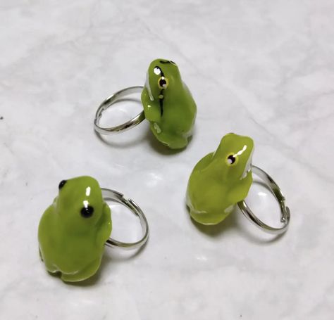 Weird Rings, Frog Accessories, Frog Things, Weird Accessories, Frog Heart, Spring Jewelry Trends, Heartbreak High, Frog Ring, High Aesthetic