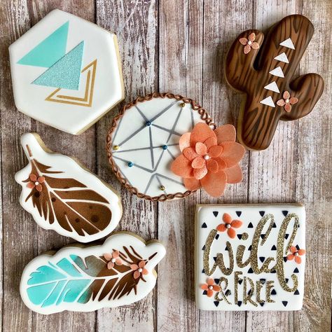 Prima Donna Custom Cookies on Instagram: “Recently I had a request to recreate the @blysscookies Boho Aztec set I learned during a CookieCon 2018 workshop.  My customer’s daughter…” Aztec Cookies, Western Photos, Western Photo, 17th Birthday, Cookie Gifts, Cookie Ideas, Party Treats, Custom Cookies, Country Western