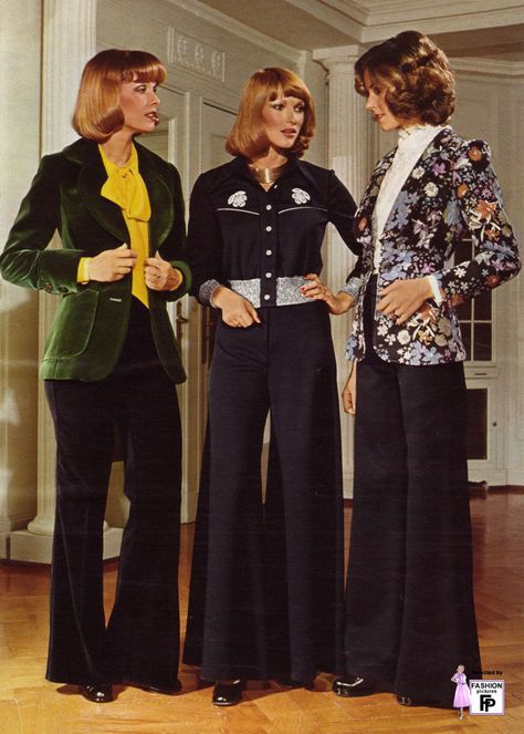 Retro fashion pictures from the 1950s 1960s 1970s 1980s and 1990s. 1970's Hair, Tar Beach, Velvet Jackets, 1970s Fashion Women, Seventies Style, 1970s Women, 1970's Fashion, Fashion 1970s, 60s 70s Fashion