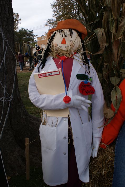 Doctor Scarecrow | St. Charles Scarecrow Festival, October 2… | Tara Burghart | Flickr Scarecrow Dress, Scarecrow Contest, Scarecrow Ideas, Scarecrow Decorations, Scary Scarecrow, Scarecrow Festival, Scarecrows For Garden, Scare Crow, Garden Party Theme