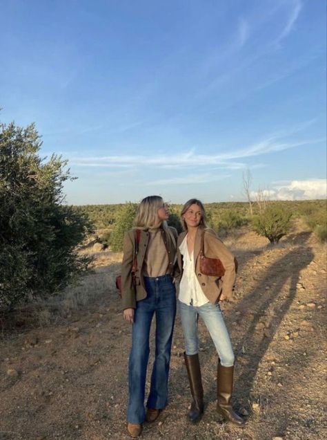 Southwest Womens Style, Amy From Heartland Outfits, Countryside Fashion Aesthetic, Crunchy Professional Outfits, British Style Aesthetic, Colorful Western Outfits, Fall 2023 Aesthetic, Countryside Outfits Women, Modest Country Outfits