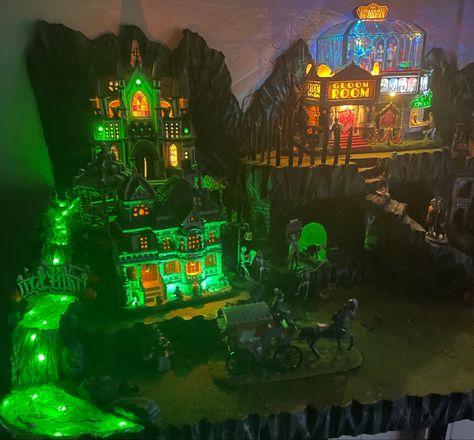 Spooky Town Village Display, Spookytown Display, Spooky Town Village, Haunted Town, Haunted Towns, Spooky Village, Haunted Village, Halloween Houses, Department 56 Halloween