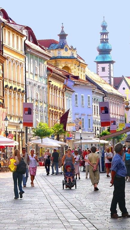 Klagenfurt, Austria, is the capital of the federal state of Carinthia. With a population of over 90,000, it is the sixth-largest city in the country. The city is the bishop's seat of the Roman Catholic Roman Catholic Diocese of Gurk-Klagenfurt and home to the Alpen-Adria-Universität Klagenfurt. I passed through it with two German buddies on our way to the island of Rab in the former Yugoslavia in summer 1982. They drove me around in a brief sightseeing tour before we got back on the autobahn... Cozy Landscape, Klagenfurt Austria, Quebec Canada, 2024 Vision, I Passed, Roman Catholic, Travel Bucket, Most Beautiful Places, Travel Bucket List