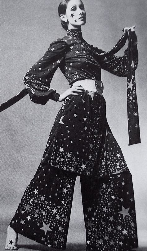 Walter Albini 1968 star print tunic dress and pants wide leg boho late 60s early 70s vintage style dramatic glam rock n roll rocker looks 70s Glam Rock, Glam Rock Style, Fashion 60s, 70s Glam, Rocker Look, Printed Tunic Dress, Rock Outfits, I'm With The Band, 1960s Fashion