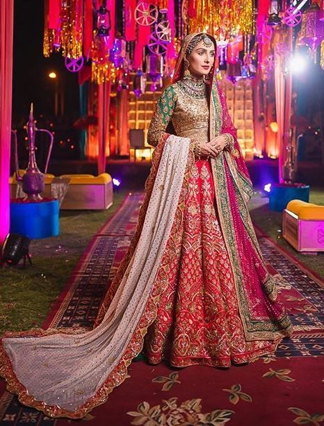 Ayeza Khan looks fabulous in her recent bridal shoot...Ayeza Khan is one of the most talented actresses and models in Pakistan Showbiz. Ayeza Khan Bridal, Ayeza Khan Wedding, Pakistani Actress Dresses, Dress Makeover, Bridal Photo Shoot, Bridal Mehndi Dresses, Desi Wedding Dresses, Wedding Lehenga Designs, Bridal Photo