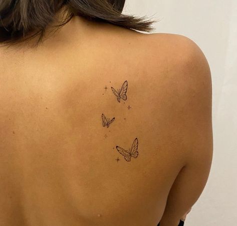 3 Butterfly Tattoo On Shoulder, Fine Line Butterfly Tattoo Shoulder, Daisy Collarbone Tattoo, Girly Cute Tattoos, Rose Inner Arm Tattoo, Tattoo For Change, Small Feminine Back Tattoos, Cute Places For Small Tattoos, Discreet Tattoo Placement