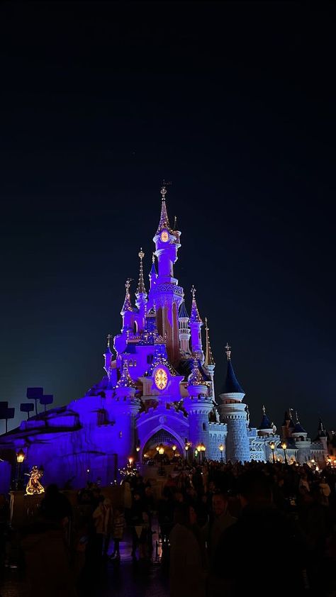 Disney Plus Aesthetic, Disneyland Photography, Tigger Disney, Disney 2024, Disney Paris, Disney Wallpapers, Sweet 16 Gifts, Maybe In Another Life, City Night