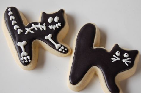 Black Cat Cookies, Poppy Seed Cookies, Halloween Sugar Cookies Decorated, Christmas Shortbread, Halloween Cookies Decorated, Kitchen Supply, Halloween Sugar Cookies, Cat Cookies, Halloween Chocolate