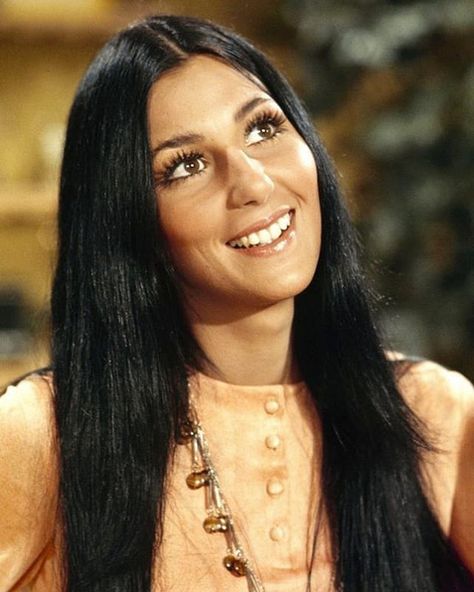 𝓑𝓮𝓼𝓽 𝓞𝓯 𝓥𝓲𝓷𝓽𝓪𝓰𝓮 𝓢𝓽𝔂𝓵𝓮 on Instagram: “Young Cher.” Cher Young, Hairstyles Daily, Black Extensions, Cherilyn Sarkisian, Cher 60s, Cher Hair, Young Cher, Cher 70s, Pretty Ponytails