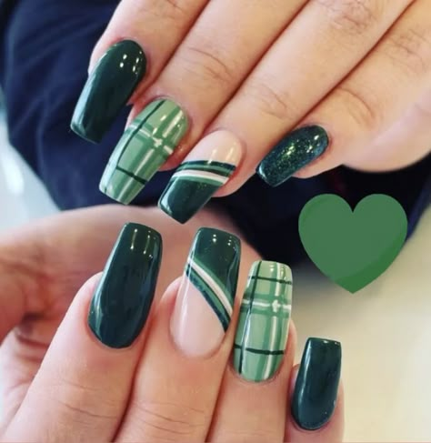 Painted Fingernails Ideas, March Inspired Nails, Dark Green Plaid Nails, Irish Plaid Nails, Red And Green Plaid Nails, Green Argyle Nails, Green Plaid Nails, Irish Nail Designs, Nail Colors 2023