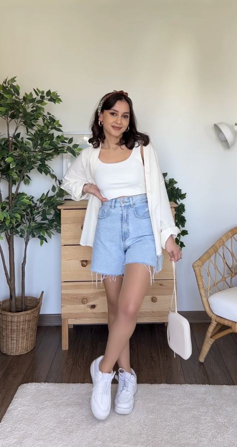 Modest Shorts Outfits, Hot Weather Outfits, Watch Free Movies, Outfits Modest, Modest Summer Outfits, Casual Day Outfits, Outfit Inspo Fall, Casual Style Outfits, Casual Summer Outfits