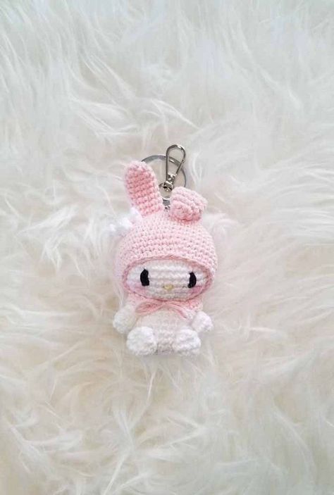 Crochet Keychain Easy Patterns, Mini Crochet Projects Key Chains, Free Crochet Patterns Amigurumi Animals Keychains, Cute Crochet Keychains, Cute Keychain Crochet, Crochet Amigurumi Keychain, Keychain Amigurumi, Hello Kitty Crochet, Cute Amigurumi